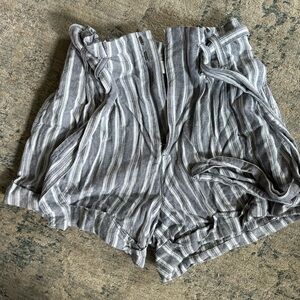 Abercrombie & Fitch Striped Shorts Womens Medium Gray White Paperbag Waist